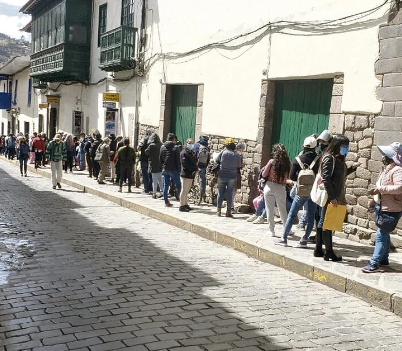 larga cola de visitantes larga cola de visitantes