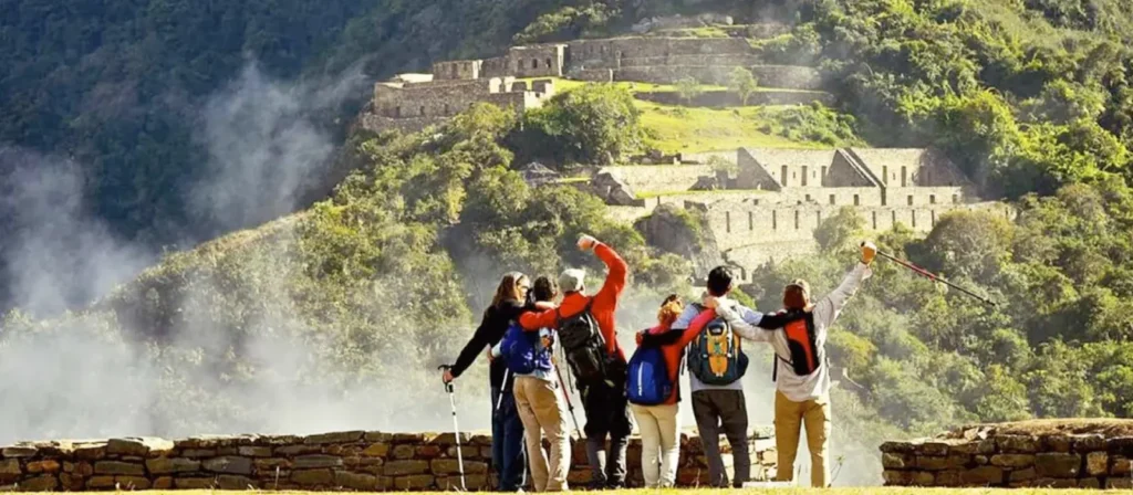 turistas llegando a Choquequirao turistas llegando a Choquequirao